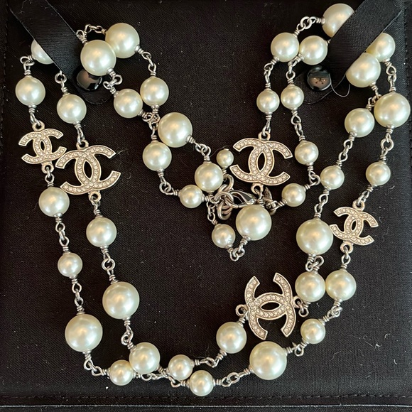 Chanel Pearl and Crystal CC Necklace - Picture 1 of 10